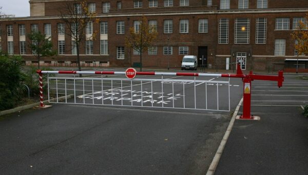 Manual Rising Arm Barriers | Manual Traffic Barriers - Newgate