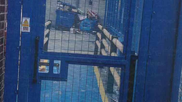 Manual Locking Gate